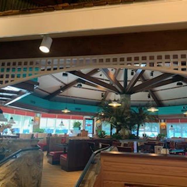 Interior of a restaurant/bar Bahama Breeze We services Raleigh, Durham, Chapel Hill, Wake Forest, Brier Creek, Hillsbourough, Pittsboro, Rolesville with Sherwin Williams, Ben Moore paints for Interior, Exterior, cabinets, Decks, & commerical