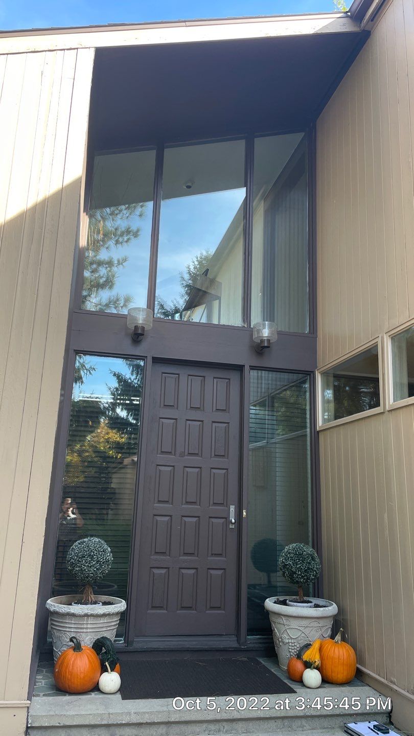 Chateau Brown Entranceway