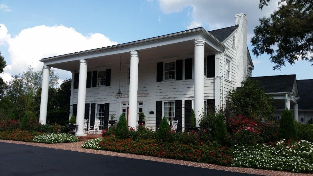 Historial Home Wedding Venue We services Raleigh, Durham, Chapel Hill, Wake Forest, Brier Creek, Hillsbourough, Pittsboro, Rolesville with Sherwin Williams, Ben Moore paints for Interior, Exterior, Cabinets, Decks, & Commerical