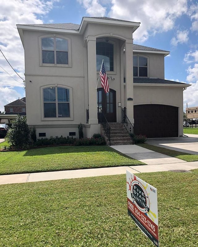 Lakeview homes! #fspnola #fivestarpaintingneworleans #benjaminmoore #helmpaint #canalstreet